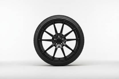 One single alloy wheel in Matt black with tyre